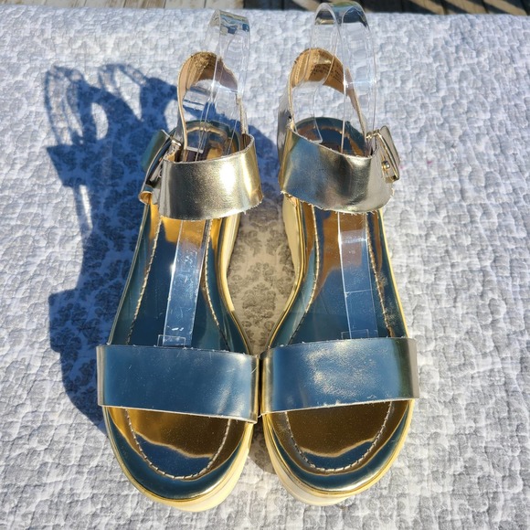 Steve Madden Surfside Vintage Platform Metallic Gold Sandal - Picture 2 of 13